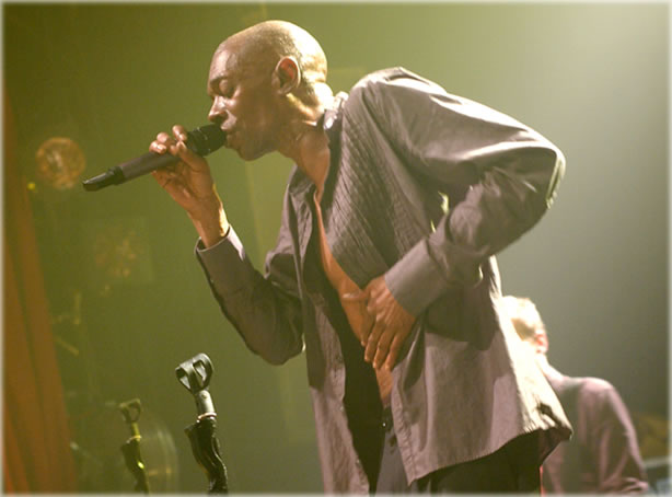 Maxi Jazz performs in Paris earlier this week. Photo by Danielle Voirin.